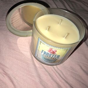 3 wick candle